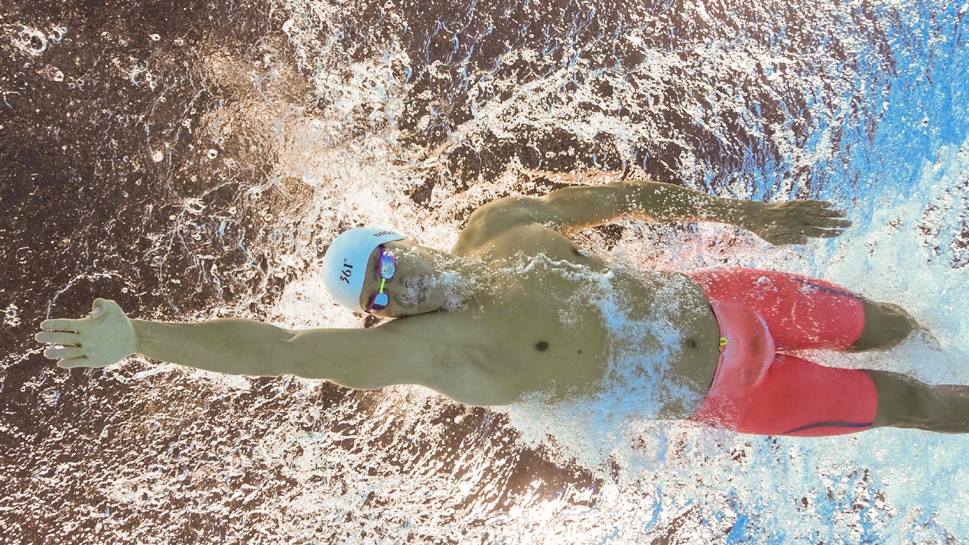 篮球赛场焦点！德国队对阵法国队，冠军之争悬念重重，胜负难料